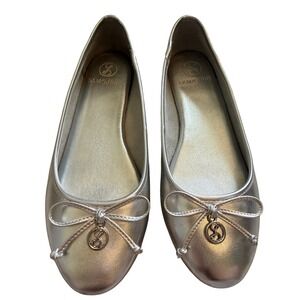 Sam Libby Dallan Silver Metallic Ballet Flats Womens Size 8M Bow Logo Charm
